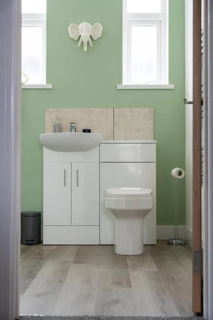 Cozy 1-Bedroom - Cyncoed Area Cardiff 0*,